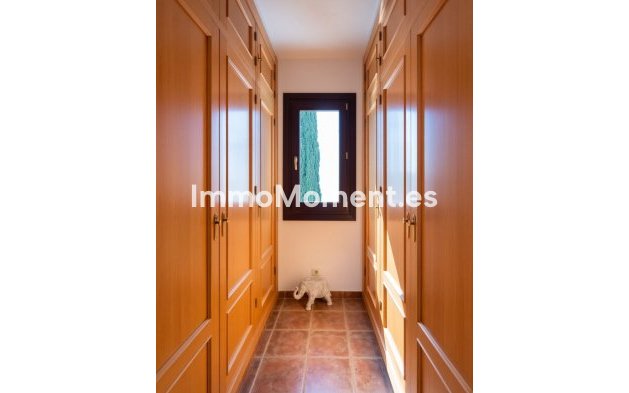 Wiederverkauf - Freistehende Villa - Estepona  - New Golden Mile