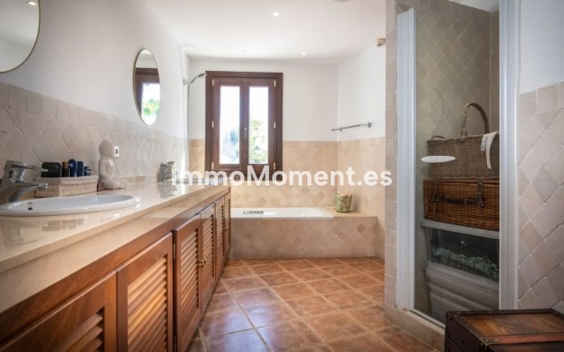 Wiederverkauf - Freistehende Villa - Estepona  - New Golden Mile