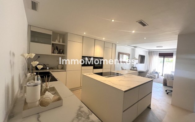 Resale - Apartment - Marbella - Nueva Andalucía