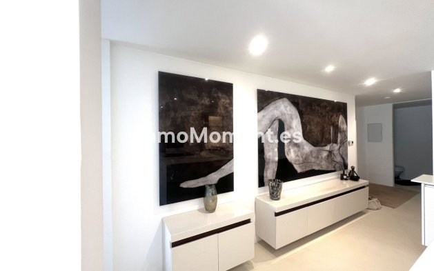 Resale - Apartment - Marbella - Nueva Andalucía