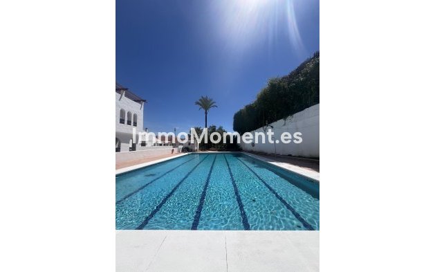 Resale - Apartment - Marbella - Nueva Andalucía