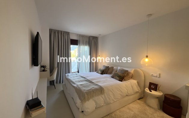 Resale - Apartment - Marbella - Nueva Andalucía