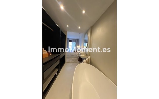 Resale - Apartment - Marbella - Nueva Andalucía