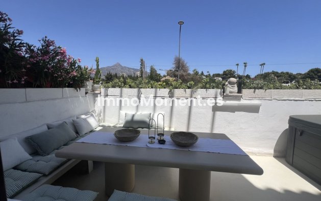 Resale - Apartment - Marbella - Nueva Andalucía