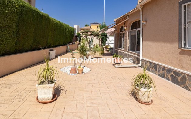 Wiederverkauf - Freistehende Villa - Orihuela Costa - La Regia
