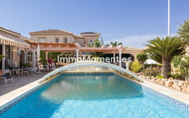 Wiederverkauf - Freistehende Villa - Orihuela Costa - La Regia