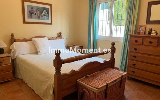 Resale - Detached villa - Marbella - Elviria