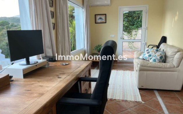 Resale - Detached villa - Marbella - Elviria