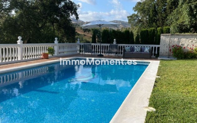 Resale - Detached villa - Marbella - Elviria
