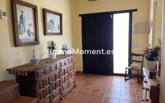 Resale - Detached villa - Marbella - Elviria