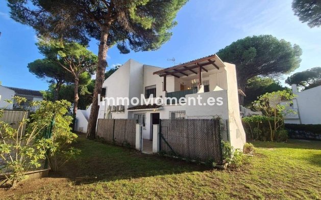 Resale - Apartment - Estepona - Benamara