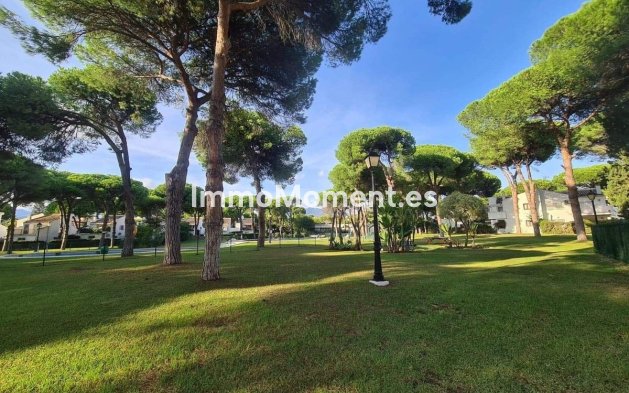 Resale - Apartment - Estepona - Benamara