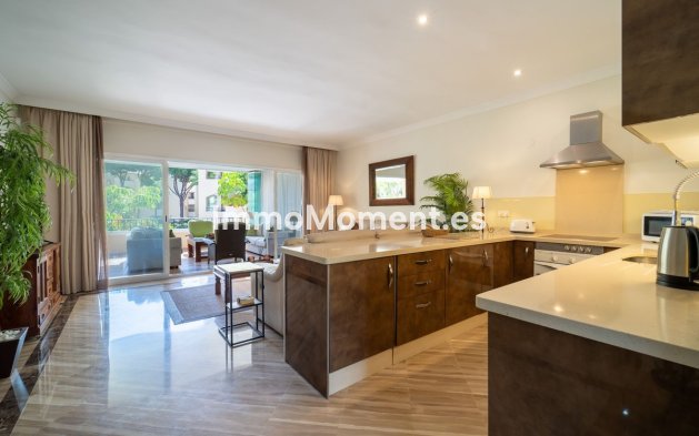 Resale - Apartment - Marbella - Elviria