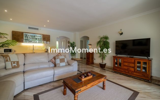 Resale - Apartment - Marbella - Elviria