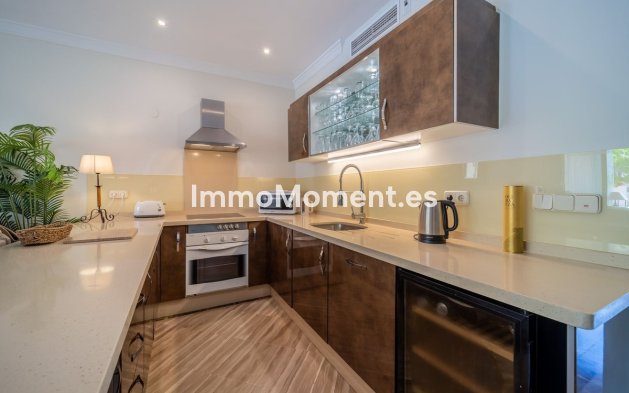 Resale - Apartment - Marbella - Elviria
