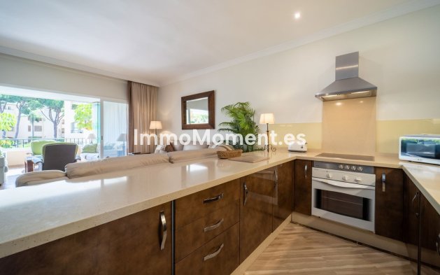 Resale - Apartment - Marbella - Elviria