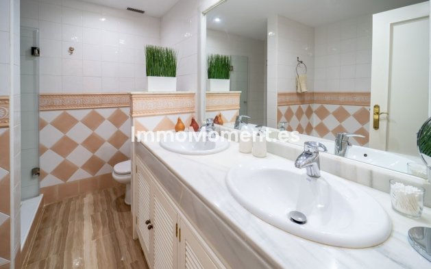 Resale - Apartment - Marbella - Elviria