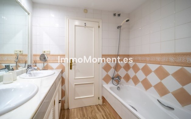 Resale - Apartment - Marbella - Elviria