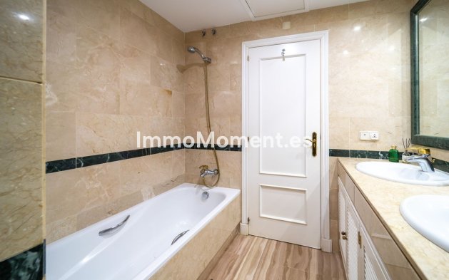 Resale - Apartment - Marbella - Elviria