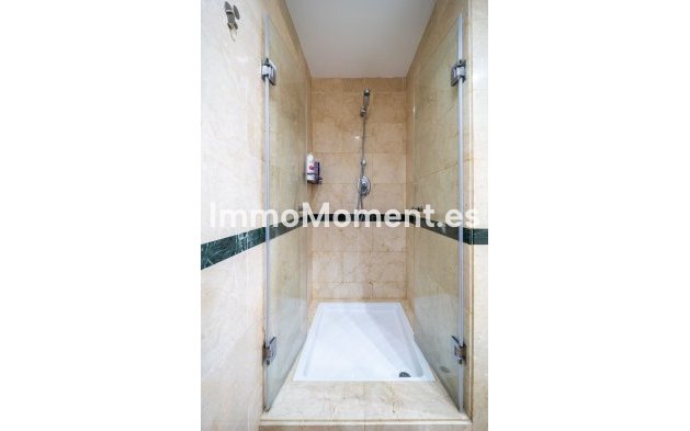 Resale - Apartment - Marbella - Elviria