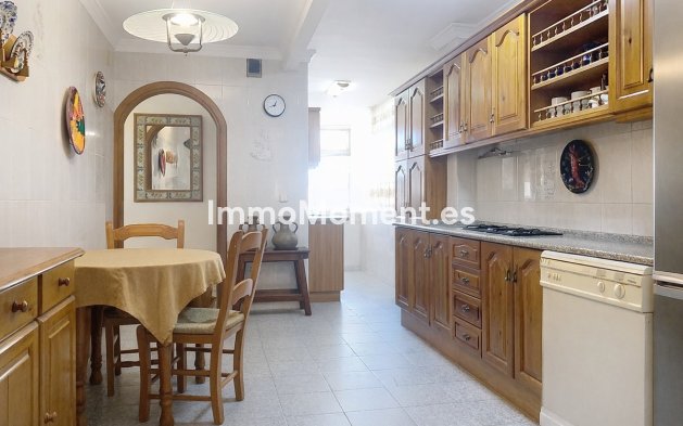 Resale - Apartment - Estepona - Estepona Centro