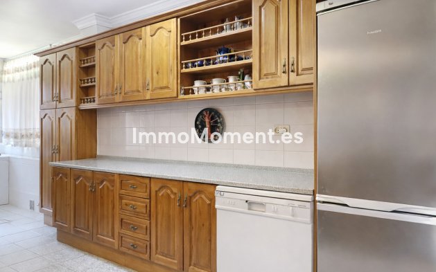 Resale - Apartment - Estepona - Estepona Centro