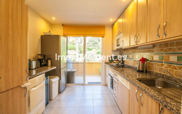 Resale - Apartment - Marbella - Elviria