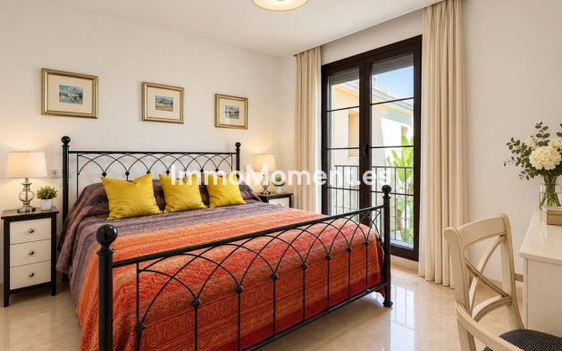 Resale - Apartment - Benahavís - Los Arqueros