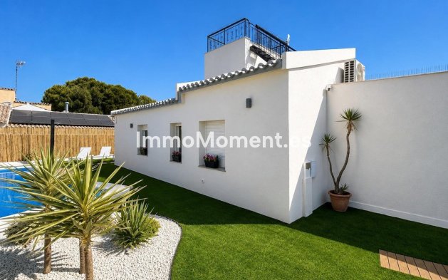 Resale - Detached villa - Orihuela Costa - Punta Prima