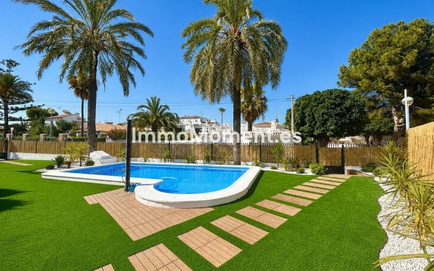 Resale - Detached villa - Orihuela Costa - Punta Prima