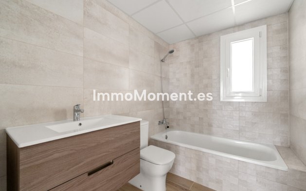 Resale - Apartment - Marbella - Nueva Andalucía