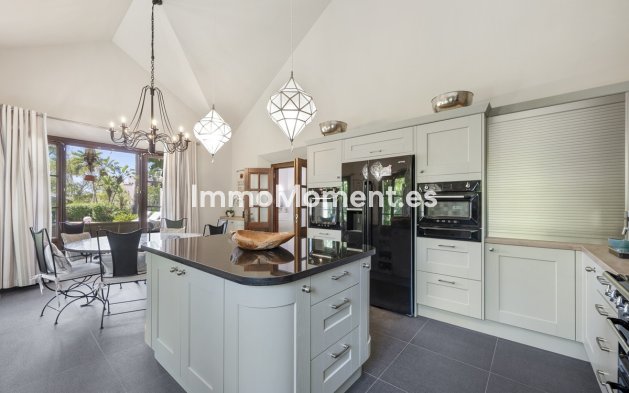 Wiederverkauf - Freistehende Villa - Estepona  - Estepona Centro