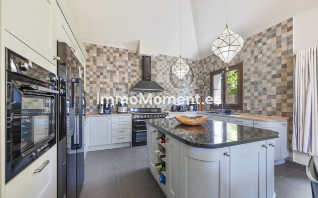 Wiederverkauf - Freistehende Villa - Estepona  - Estepona Centro
