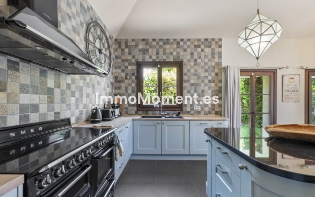 Wiederverkauf - Freistehende Villa - Estepona  - Estepona Centro