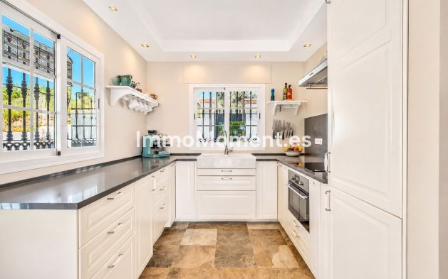 Resale - Detached villa - Marbella - Nueva Andalucía