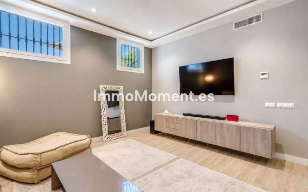 Resale - Detached villa - Marbella - Nueva Andalucía