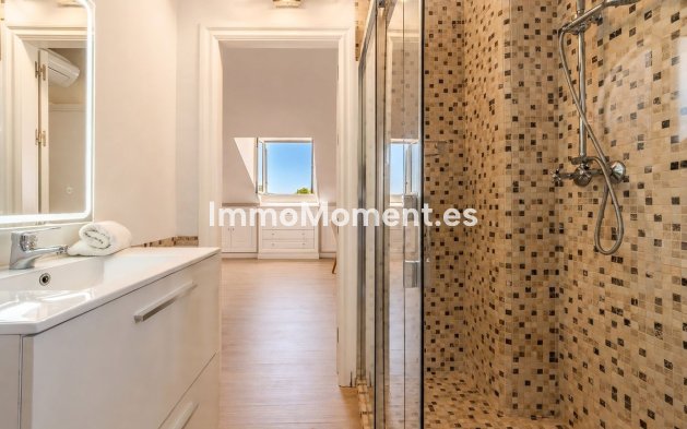 Resale - Detached villa - Marbella - Nueva Andalucía