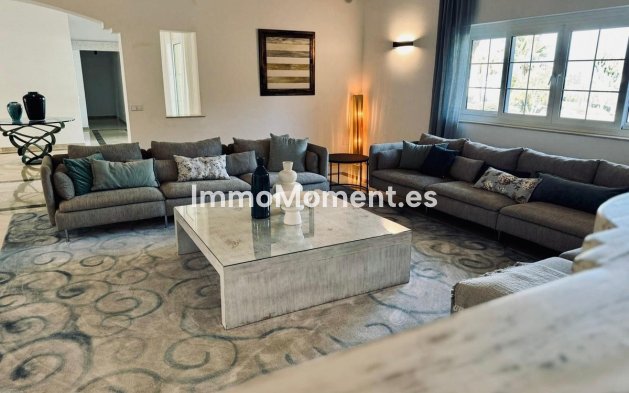 Wiederverkauf - Freistehende Villa - Estepona  - Estepona Centro