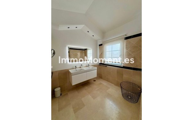 Wiederverkauf - Freistehende Villa - Estepona  - Estepona Centro