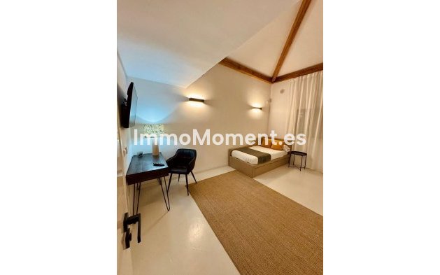 Wiederverkauf - Freistehende Villa - Estepona  - Estepona Centro