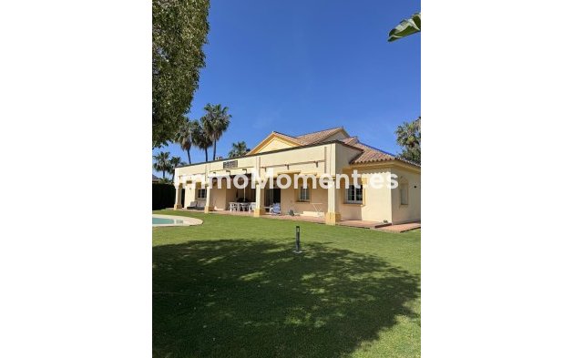 Wiederverkauf - Freistehende Villa - Estepona  - Estepona Centro