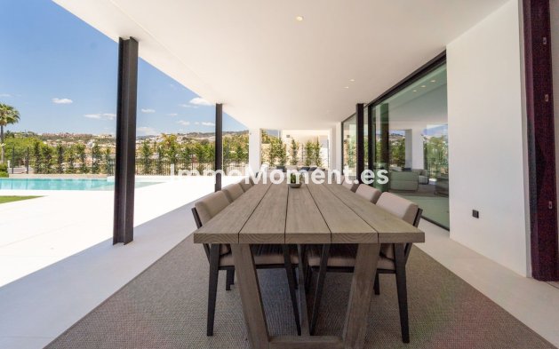 Resale - Detached villa - Marbella - Nueva Andalucía