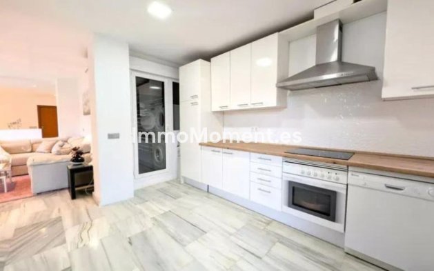 Resale - Detached villa - Estepona - Estepona Centro