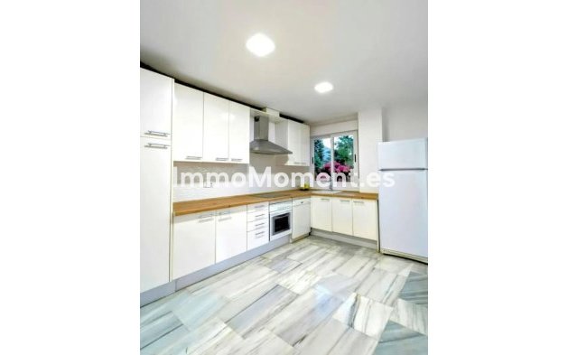 Resale - Detached villa - Estepona - Estepona Centro