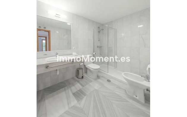 Resale - Detached villa - Estepona - Estepona Centro