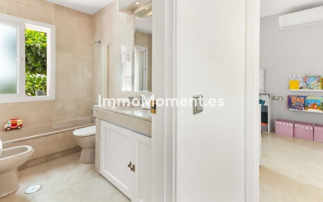 Reventa - Villa independiente - Estepona  - Estepona Centro