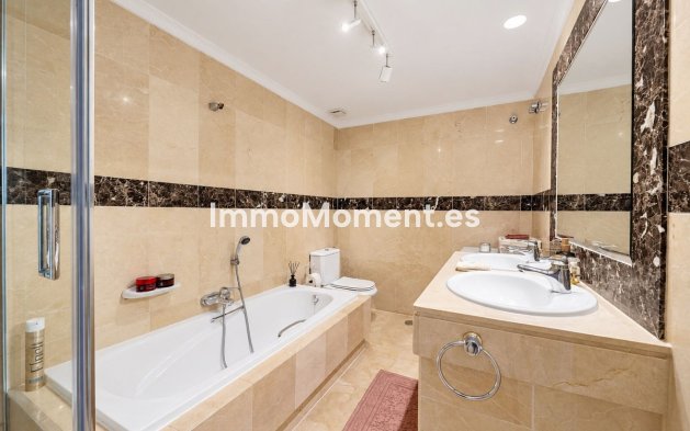 Resale - Apartment - Marbella - Elviria