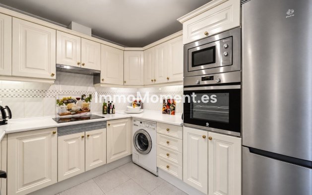 Resale - Apartment - Marbella - Elviria