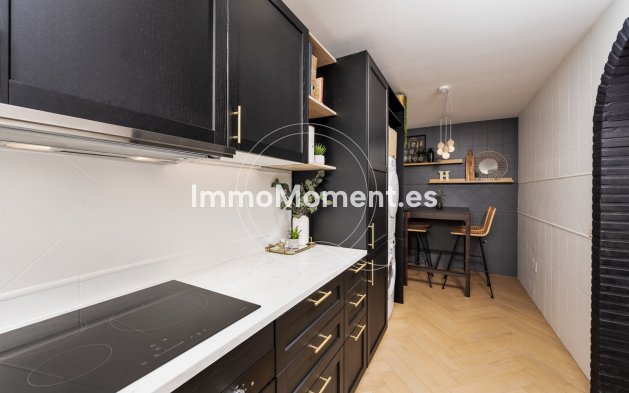 Resale - Detached villa - Estepona - Estepona Centro
