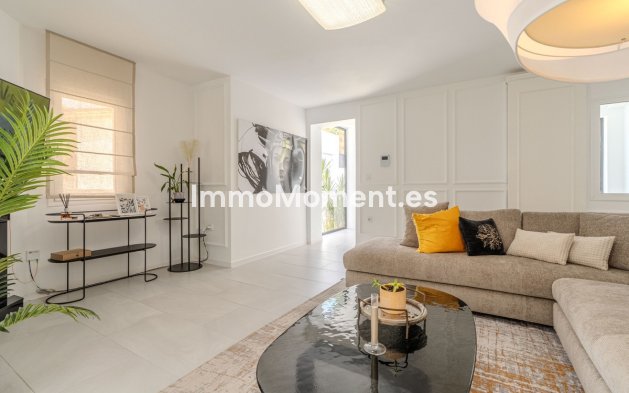Resale - Detached villa - Marbella - Nueva Andalucía